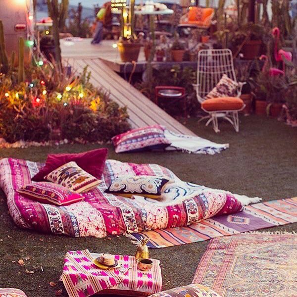 wepartini's tweet photo. Skip the crowds at #Coachella this year & stay home with a #Festival style get-together in your backyard, patio, or local park! #WePartini https://t.co/Gez7jlPeFK