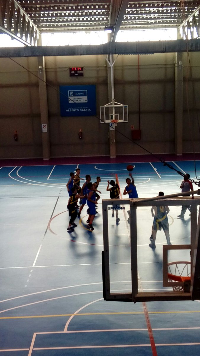 cmvvallecas's tweet photo. Empezamos la mañana del sábado con el partido de los infantiles...
   Gsd Vallecas 41 - 20 Infantil Azul https://t.co/0dZLulWBxy