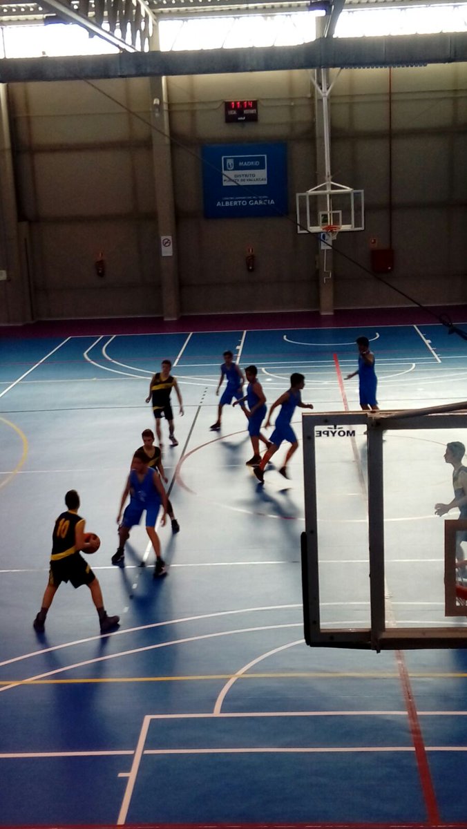 cmvvallecas's tweet photo. Empezamos la mañana del sábado con el partido de los infantiles...
   Gsd Vallecas 41 - 20 Infantil Azul https://t.co/0dZLulWBxy