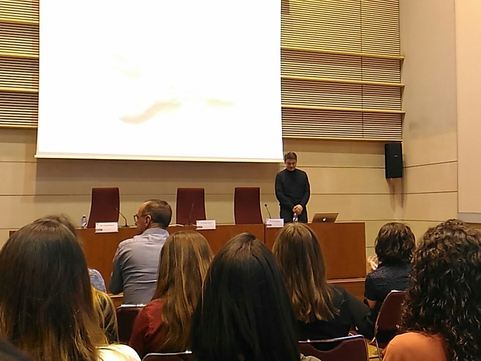 UdLMagazine's tweet photo. S'acaba la ponència de @rogercoma. Comença el torn de preguntes #14SetCom https://t.co/U8UJ7IyE7L