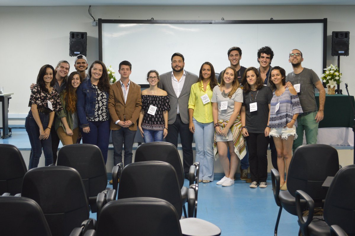 ConsuladoColSp's tweet photo. El día 28 de marzo, el Cónsul Oliverio Torres, asistió a la UNIFESP, y se reunió con los estudiantes para mostrar la imagen país de Colombia https://t.co/MXJJStwCa1