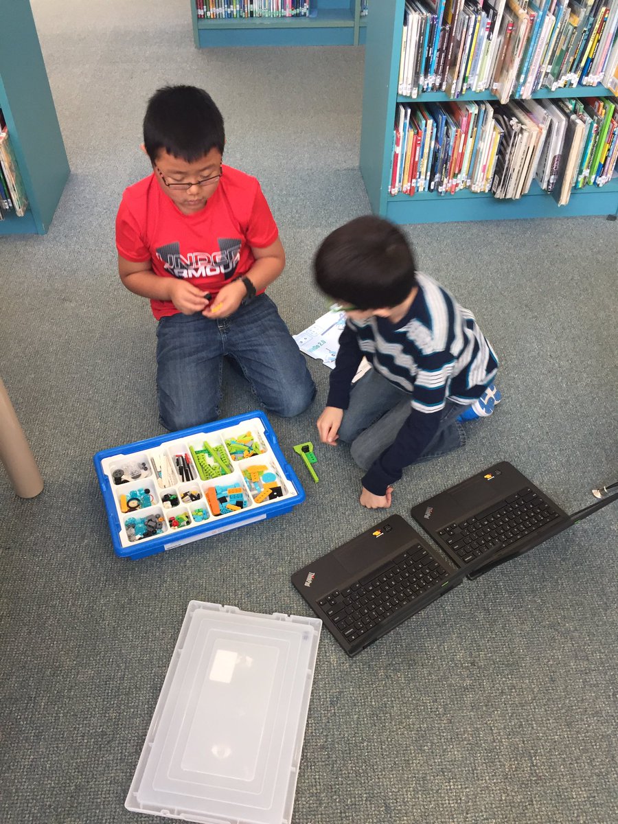 SlateHillStars's tweet photo. Lego WeDo 2.0 @HillcrestK3 in makerspace #3rdgradeengineers @JoyceLPushpak https://t.co/SAKWS1MvYS