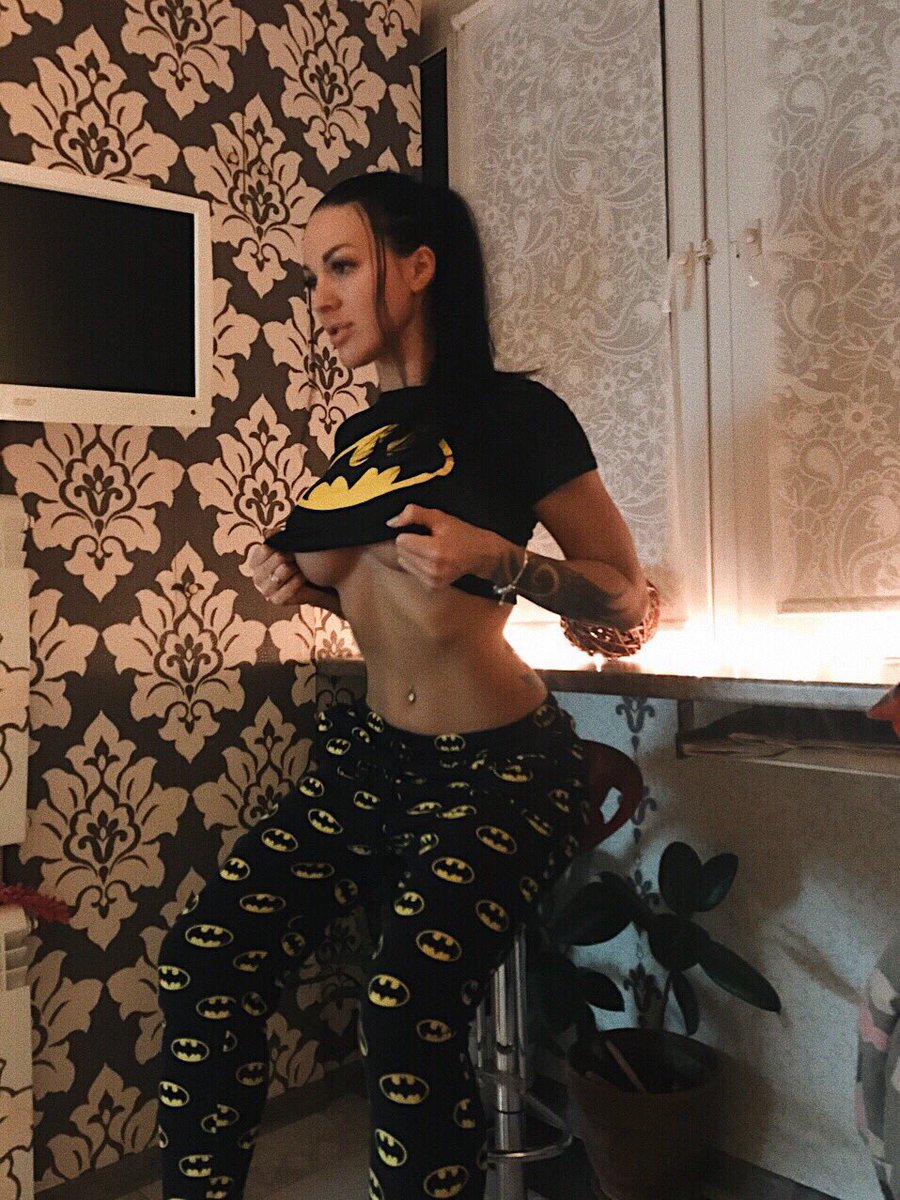 crazy__vamp's tweet photo. Joker, were are u?😈 
#batgirl #joker #batman #tattoogirl #inkgirl #tattoomodel #nikmodel #inkedgirl #beautygirl #LAmodel #LAgirl #30stm https://t.co/IoqfW3xe97