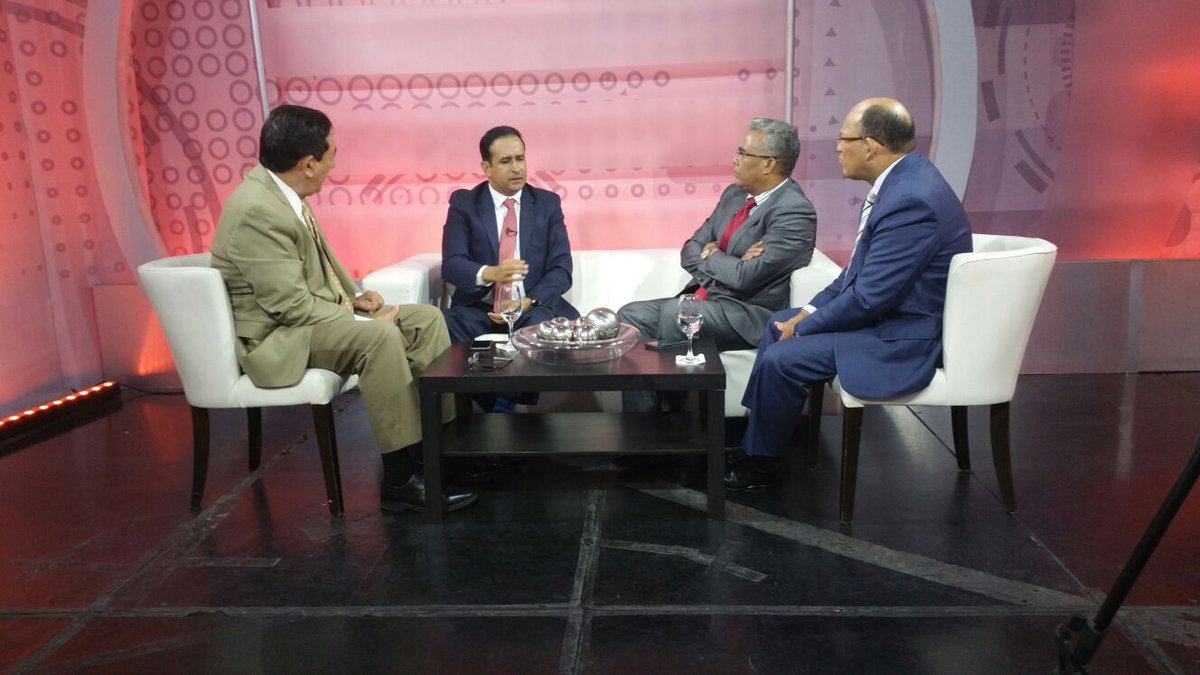 resumenmatinal's tweet photo. El diputado @VSuarezd durante entrevista en #ResumenMatinal25 por el @Canal25rd @Resumen_Final @DarioMedranoR @Miguel_Angel_N_ https://t.co/QhV5ZWCh2F