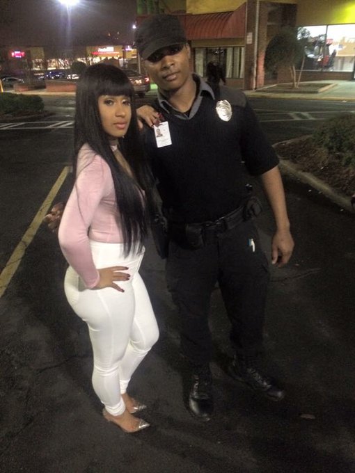 When yo cousin inbox you a picture of him and Cardi B😩 I'm jealous asf https://t.co/0i9ucZpKf0