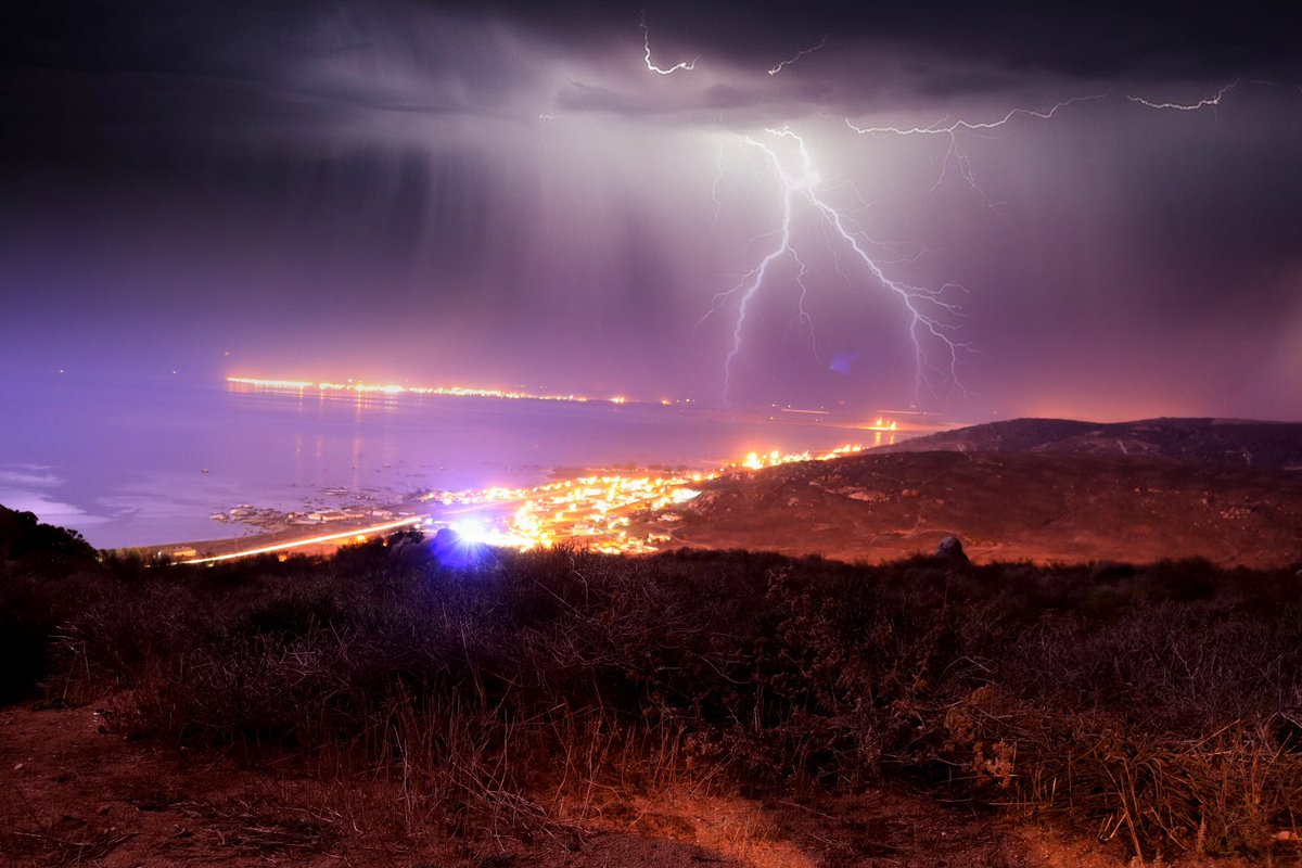 coast_info's tweet photo. Lightning photography https://t.co/4JX6U8o6NG