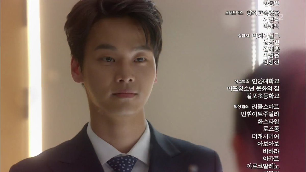 dailydoseofvixx's tweet photo. Cha Hakyeon be like, " You guys okay?".
Ruuuuude oppa! πππ #vixx #chaforehead #blesschaforehead https://t.co/Q73EuMDI74