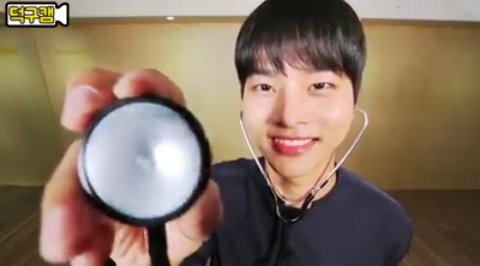 dailydoseofvixx's tweet photo. Cha Hakyeon be like, " You guys okay?".
Ruuuuude oppa! πππ #vixx #chaforehead #blesschaforehead https://t.co/Q73EuMDI74