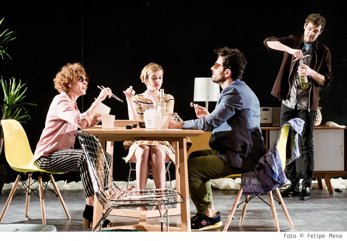 labrutal's tweet photo. #VidesPrivades Imatges d'escena de #FelipeMena --> fins el 21 de maig al #TeatreBorràs @Grup_Balana --> https://t.co/u1xsmyWHxV https://t.co/GoOl8Q3t2I
