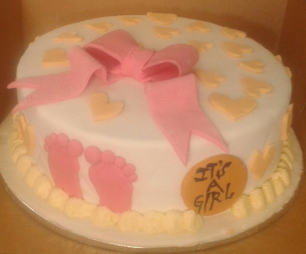 delights_qupid's tweet photo. Yes its a girl!!!
@carokemmy @thecakeshows @sam_nyash #cake #vanilla #babyshower #itsabouttime https://t.co/Nvkh54ODkO