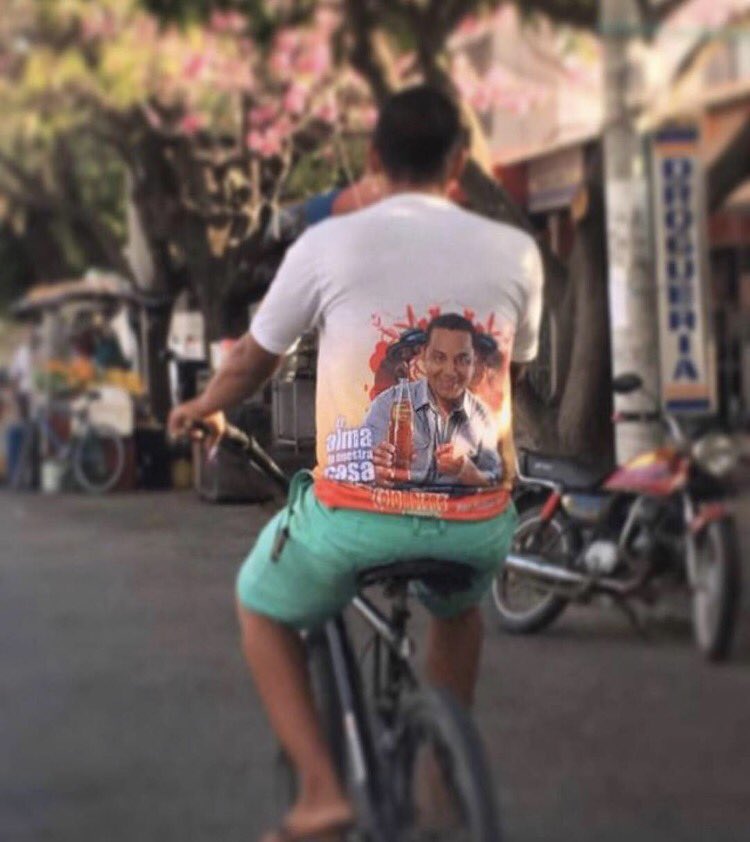 Buen detalle. Feliz semana a mis #felipistas donde quiera que estén! @prensapipepelaez