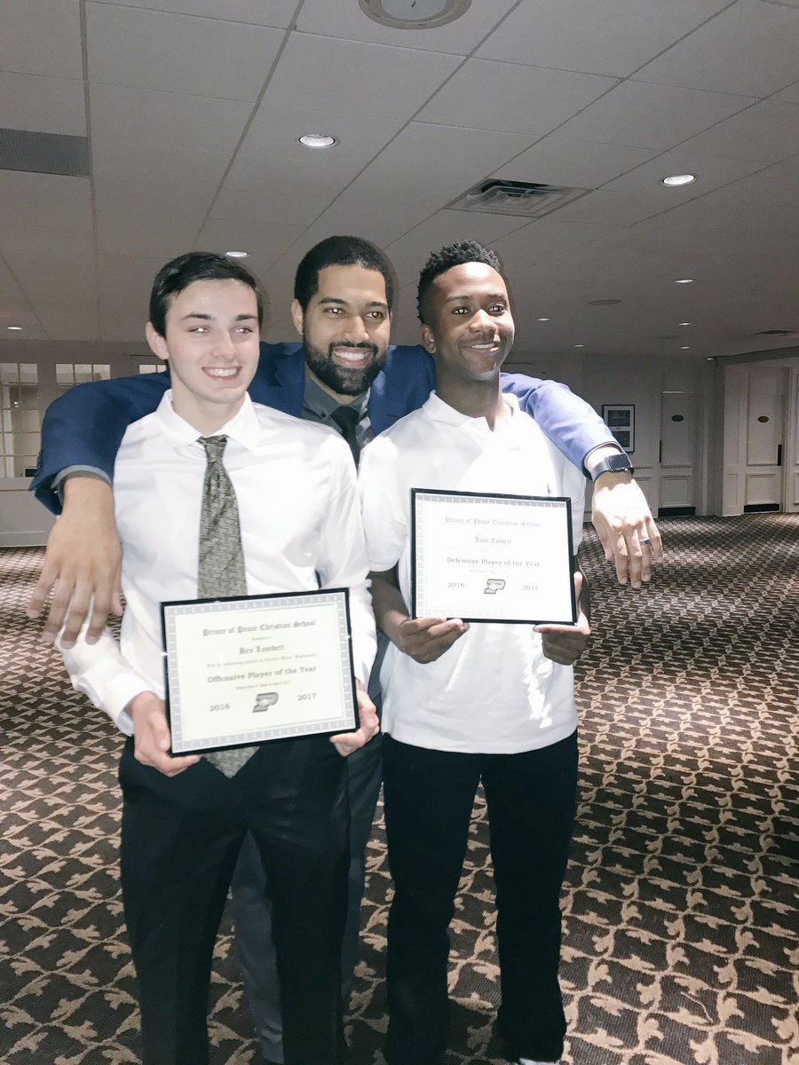 Thanks to our coaches &amp; parent volunteers for an amazing banquet! Best of luck seniors! It's a wrap! 🏀🎓