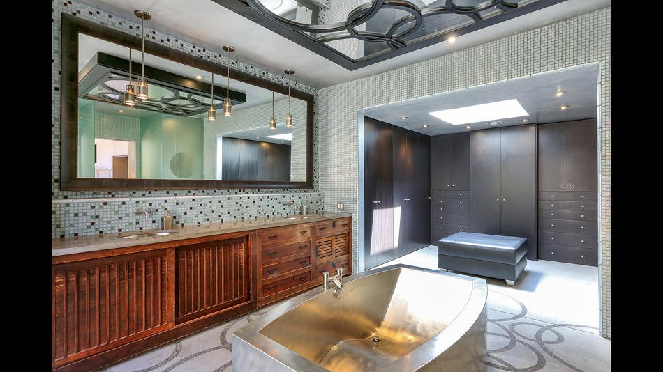 DouglasElliman's tweet image. #LloydWright-designed Sowden Residence in #LosFeliz listed for $4.7M: Elli.mn/rgj6wqv @latimes #EllimanLA @NJLeitereg