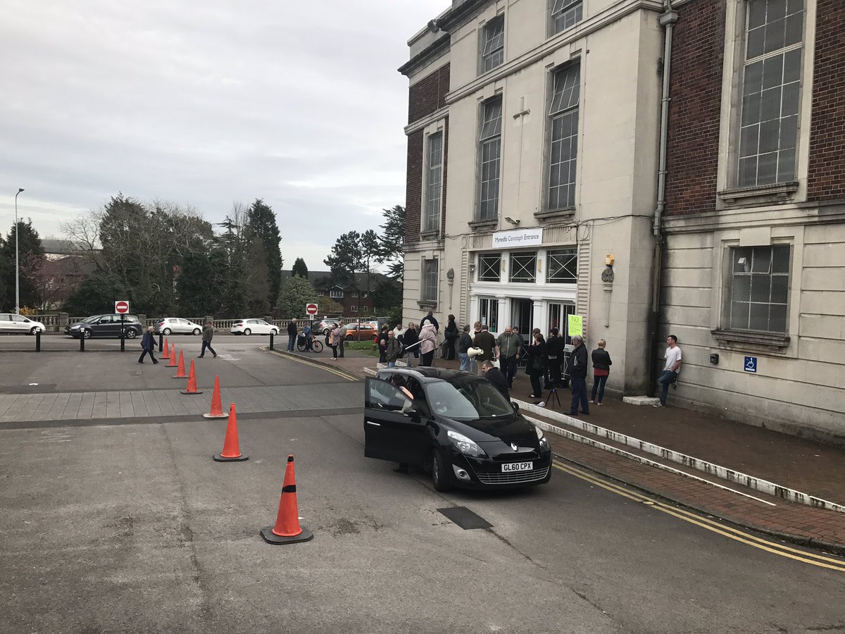 StopBarryBurnin's tweet photo. People starting to arrive at the memo. Come on down and let the first minister know we don't want this incinerator on our doorstep! https://t.co/II60oszcDv