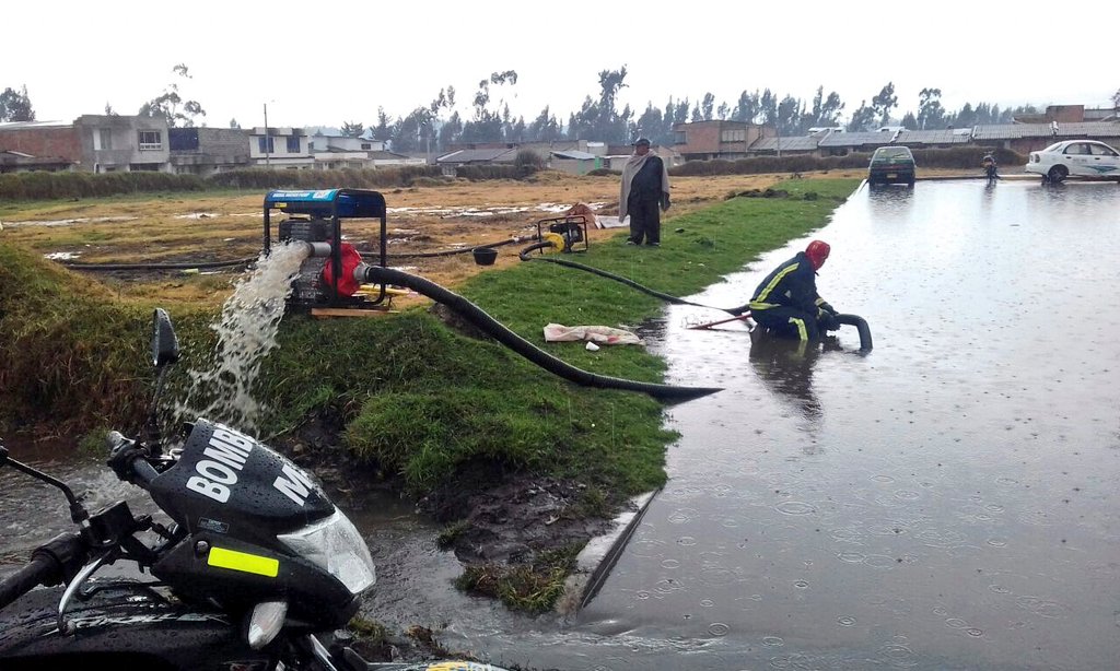 UltimaHoraBoy's tweet photo. En Alerta Amarilla x posible emergencia, se encuentra Paipa, Nobsa, Duitama y Sogamoso, x nivel del río Chicamocha. Foto: @DNBomberosCol https://t.co/D3CkCoY8qS