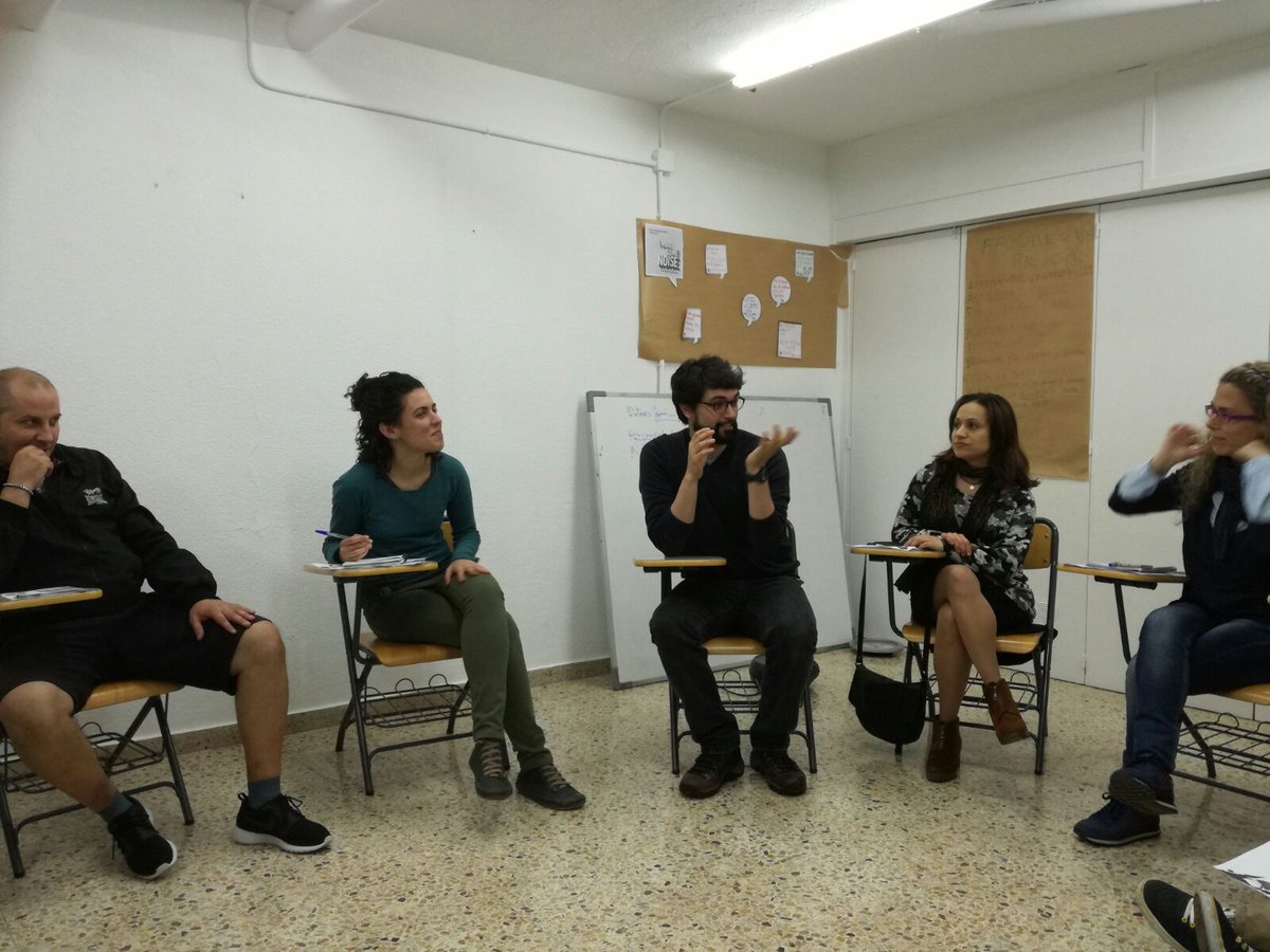FSYC_centrodia's tweet photo. Debate muy enriquecedor abordando temas clave en #adicciones: #suicidio #culturadebar #alcohol #soledad #prejuicios  @Soniafor @An_NaiSs https://t.co/cy9g0CgFFS