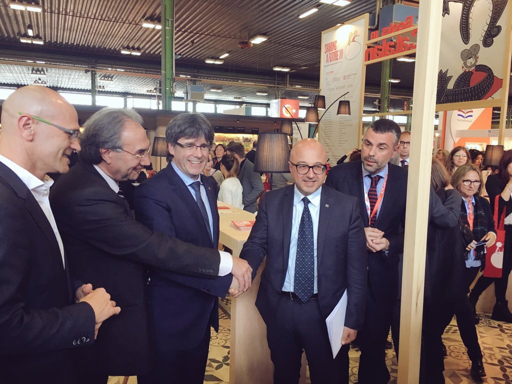 Inauguro <a href="/BoChildrensBook/">Bologna Children's Book Fair</a> ribadendo che la #lettura è il primo ascensore sociale per i nostri giovani #BCBF17 @MiBACT