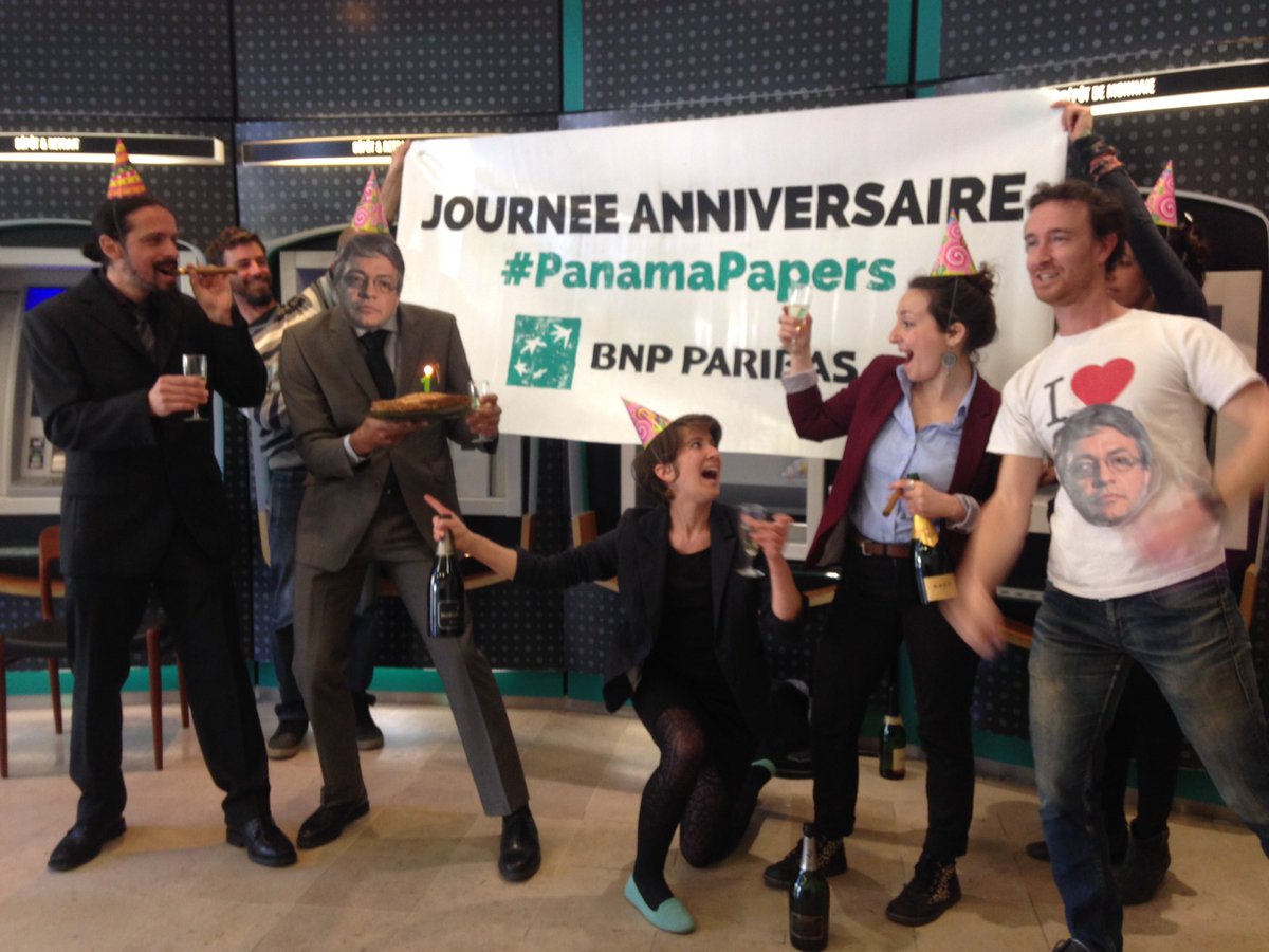FaucheursBx's tweet photo. Un an après les #PanamaPapers, la @BNPParibas n'est toujours pas #SurLeBancDesAccusés pour #EvasionFiscale, alors elle fête son impunité ! 💸 https://t.co/EeGrbaLJmC