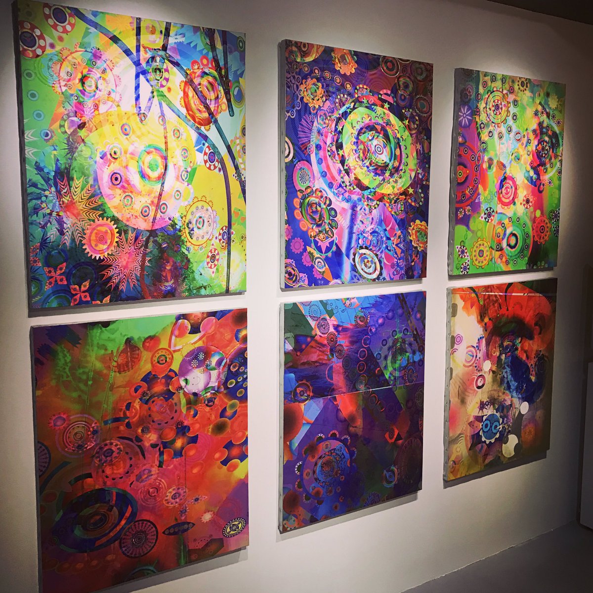 Jun Kitsuno Twitter પર デザイナー時代に影響を受け ずっとリスペクトしてるマルチアーティスト 佐藤理アニキの展覧会へ 直感と素材がシンクロするアート作品に 今回も打ちのめされました 何よりテクノでパンクで カッコいい 15年ぶりに音楽活動も再開で Cd
