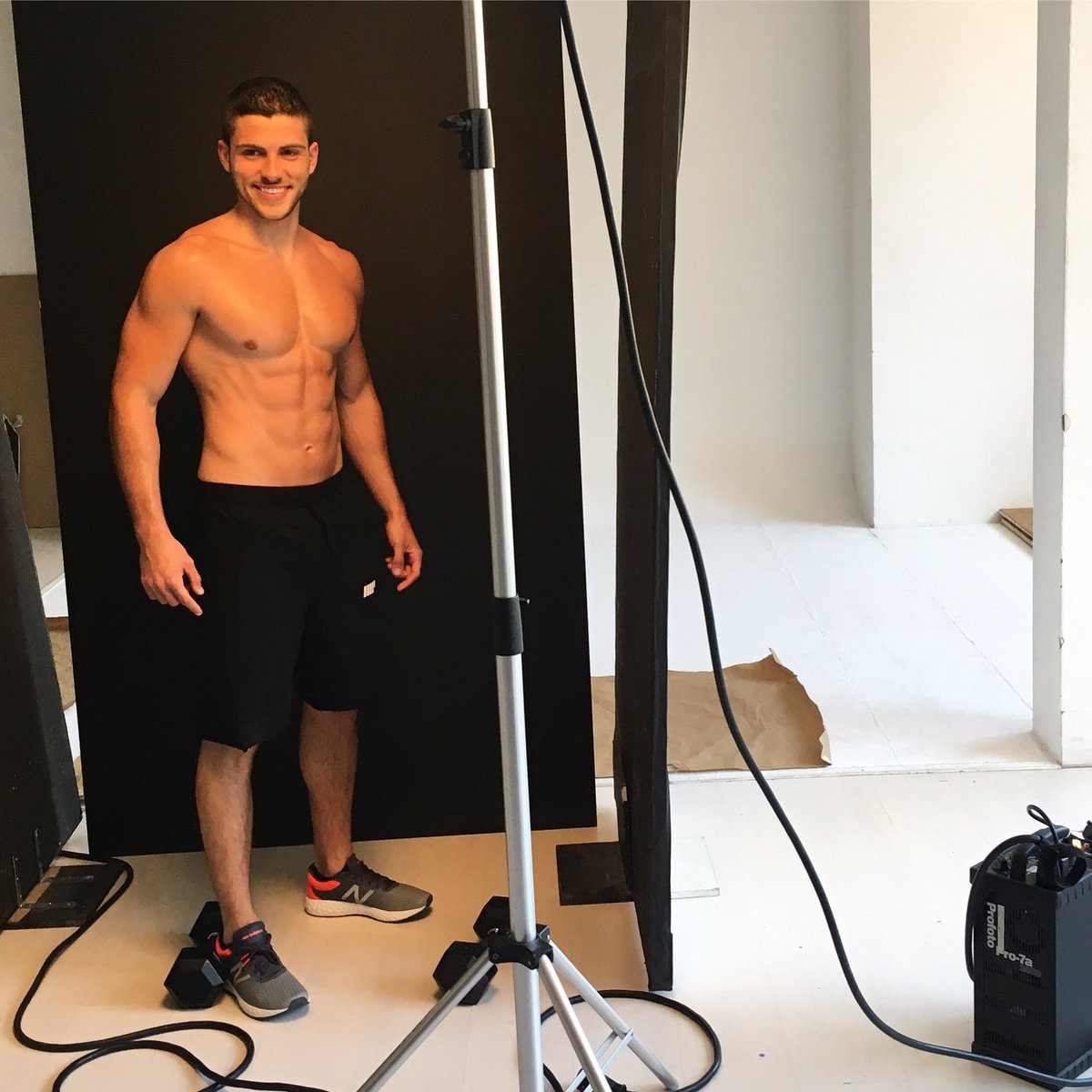 JC_Ortega_'s tweet photo. Hoy tenemos sesión de fotos con nuestro ganador de #MHTopTrainer, @GuilleChoa. ¡Lo veréis en el número de mayo de @menshealthESP! 💪🏼 https://t.co/Q4LseBv0Zd