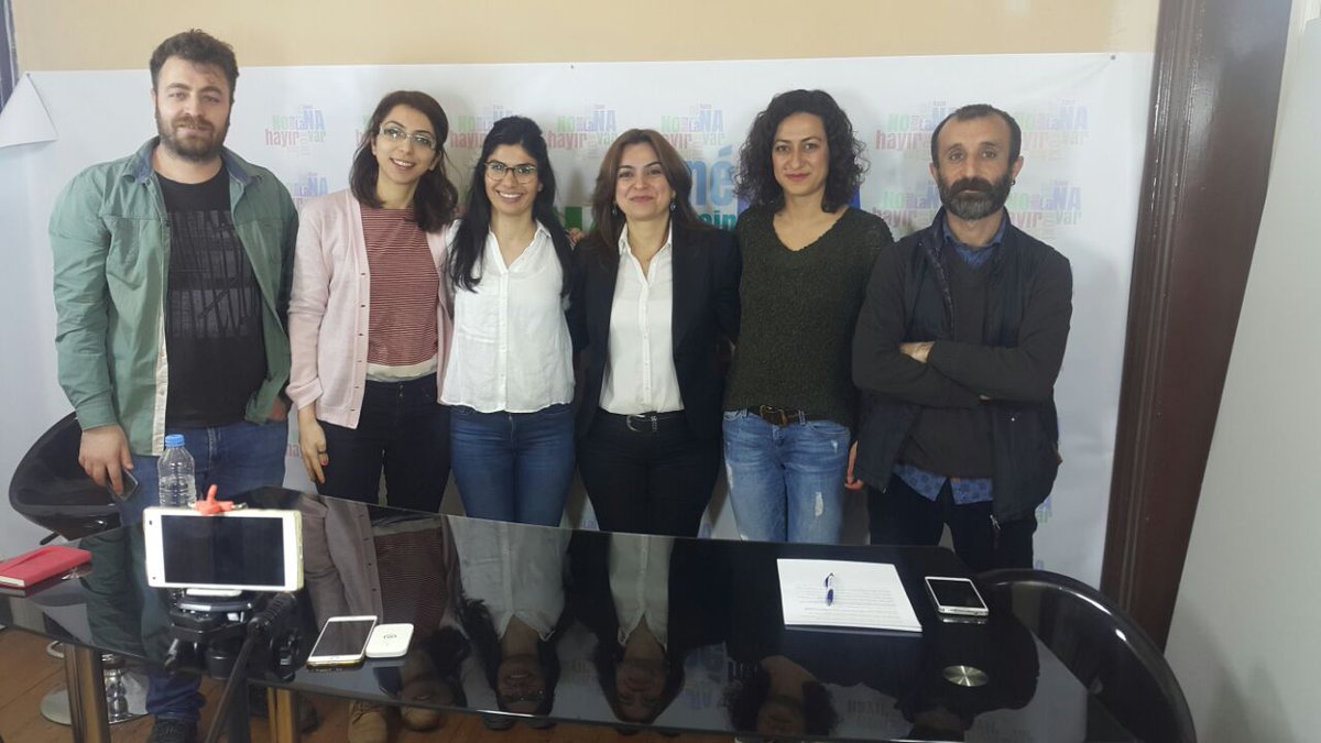 derya_okatan's tweet photo. Bu da KHK ile kapatılan, herşeyine el konulan özgür basının ortak yayını ✌ https://t.co/zZPNC52drO