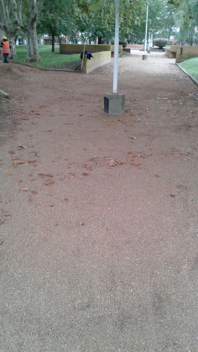 MuniSaladillo's tweet photo. #AHORA Continuamos con las mejoras en Plaza Falucho, lugar tan circulado por gente que sale a caminar en ese lugar 🏃‍♀️🏃💪 

#MejorConVos https://t.co/RTwWRsEyhp