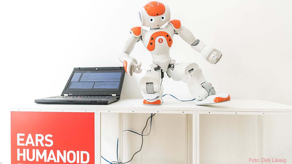ECDigitalFuture's tweet photo. Egosphere: Nao von der @HumboldtUni war heute auch dabei. Der humanoide Roboter reagiert auf Geräusche und Gesichter. #DigitalFuture https://t.co/ypONLIGTqF