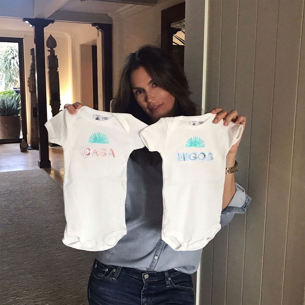 BritishVogue's tweet photo. DID YOU SEE? Cindy Crawford’s special present for parents-to-be George and Amal - https://t.co/ihjVeoiI1d https://t.co/5p9VrnkBYT