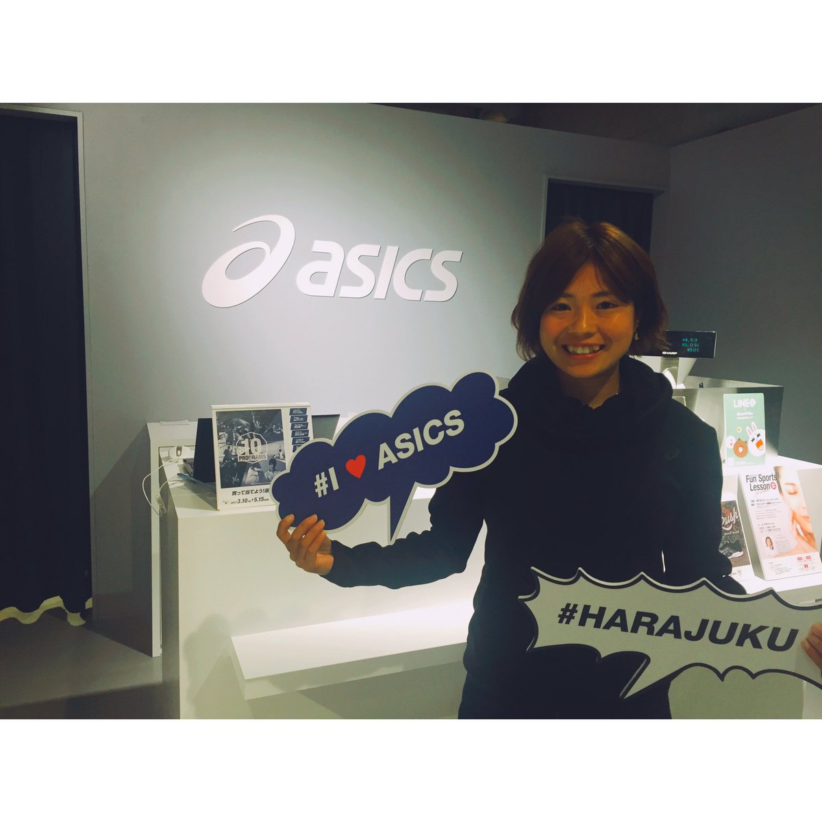 miki_ito5's tweet photo. 目黒川の桜を見て、原宿にあるasicsのショップにも行って来ました！充実したOFF😊明日からまた頑張ります⚽ちなみに私はレディースのパーカーを着用してます！
#asicsstore
#Harajuku https://t.co/2bZHnlo3lv