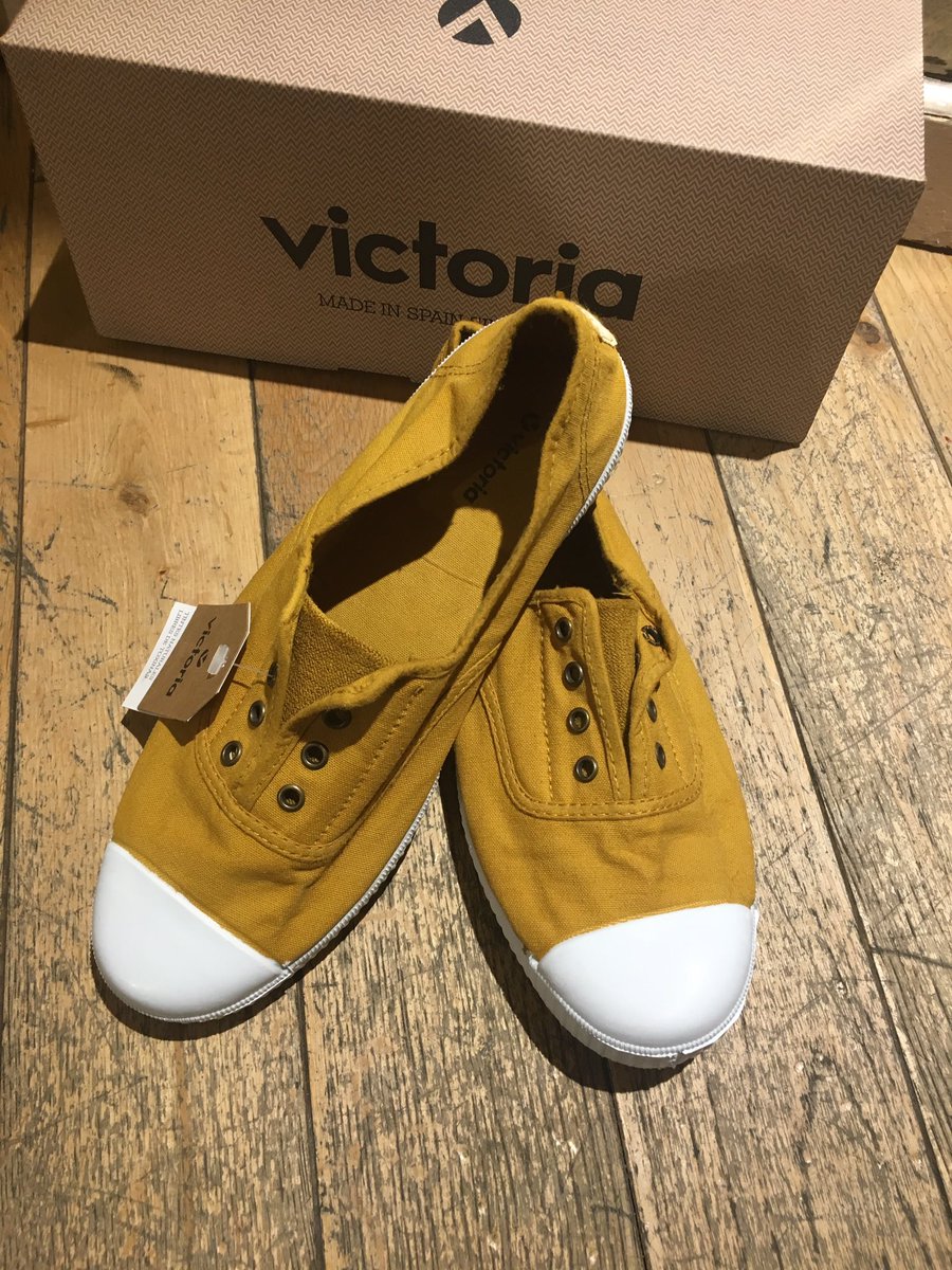 victoria plimsolls dora