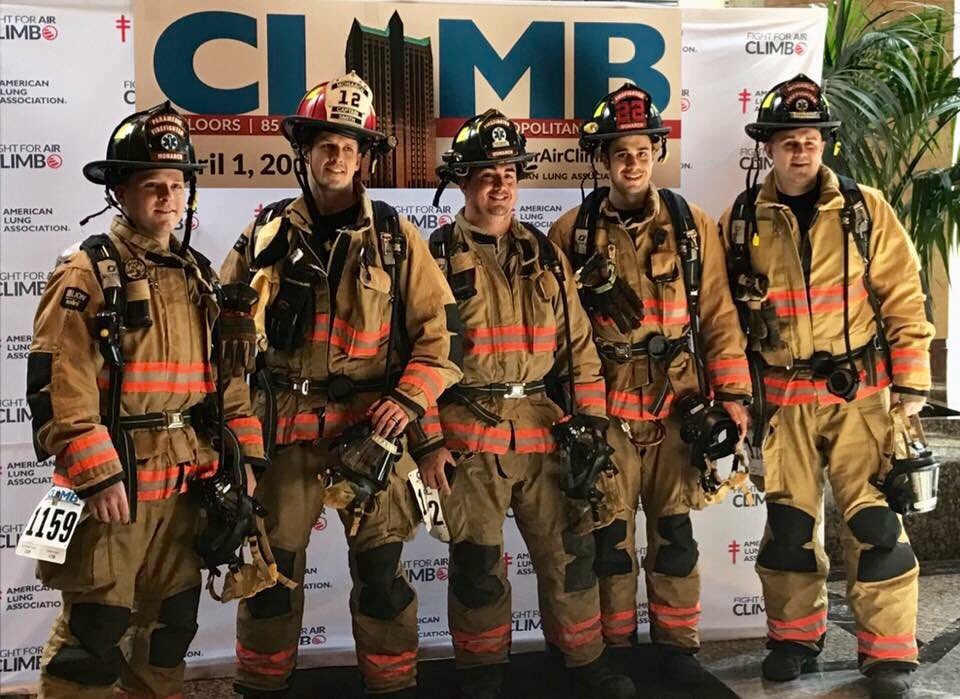MonarchOutreach's tweet photo. Saturday Monarch FF's and their Wives raised money for the @LungAssociation at the #FightForAirClimb. #MasterTheMet #AmericanLungAssociation https://t.co/2BrJlsYeDZ