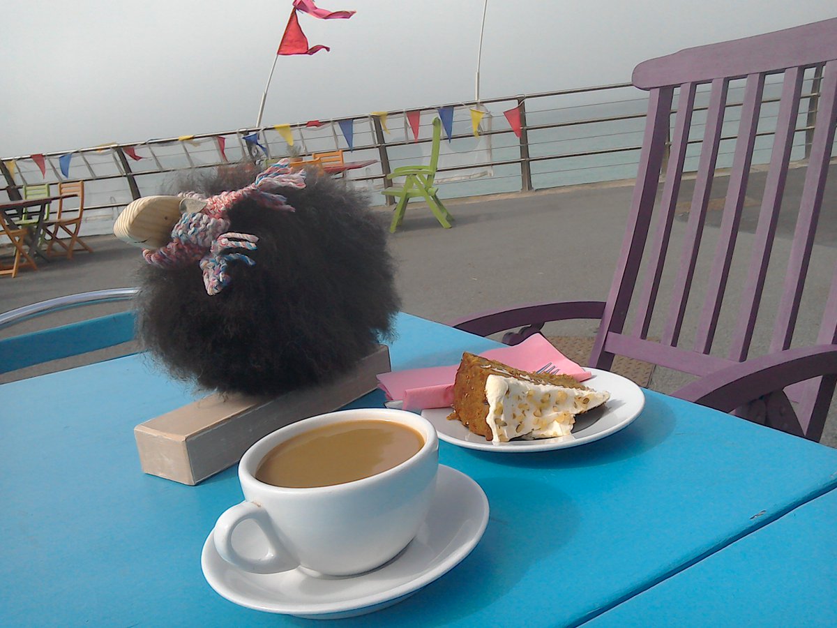 Sheep_seats's tweet photo. Cake by the Ocean! Home and relaxing down by the misty sea. Perfect! Skylarks and gentle waves, bliss! #Quiddles #Portland #Dorset https://t.co/loQb3XNrxj