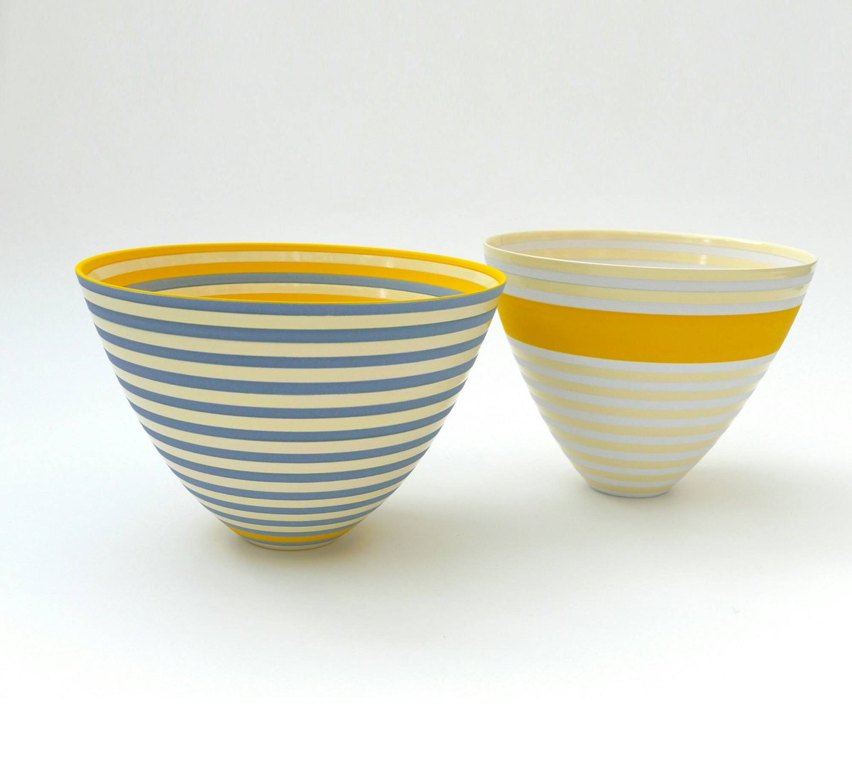 COCAYork's tweet photo. Ace to talk w/ Sara Moorhouse about her beach inspired #ceramic landscapes, #Hockney & toying w/ perception @CeramicArtLDN #RethinkCeramics https://t.co/dvPww71ZSQ