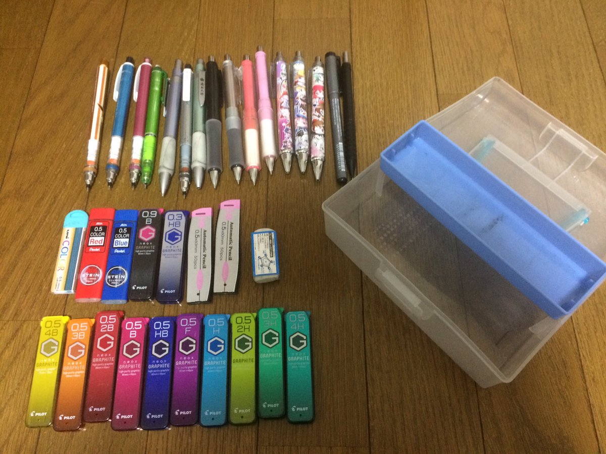 零7 レイナ No Twitter New One Ai さんからのリクエストで筆箱です 1つ目は100均のプラスチックの箱にペンとシャー芯 消しゴム 2つ目はプーマのポーチタイプにコピックと蛍光ペンとボールペン たまに1つ目にいく 3つ目もあるんだけど筆箱というよりヤスリとか 零7 レイナ No Twitter New One Ai さんからのリクエストで筆箱です 1つ目は100均のプラスチックの箱にペンとシャー芯 消しゴム 2つ目はプーマのポーチタイプにコピックと蛍光ペンとボールペン たまに1つ目にいく 3つ目もあるんだけど筆箱というよりヤスリとか