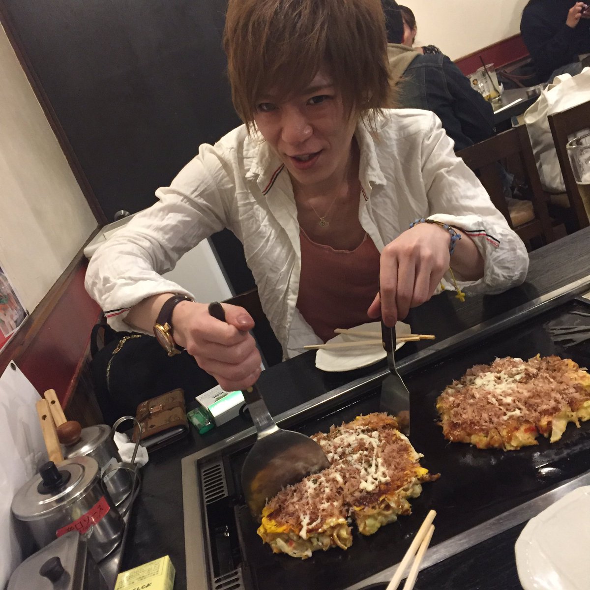 Prgs へいたく On Twitter 昨日仕事おわりに浜津さんとともにお好み焼き食べて来ました 見事な焼き具合に華麗なマヨネーズのかけ方で仕上がり完璧でした 超美味しかったです プログレスプラス 美容師 仕事終り お好み焼きの達人と呼ばれる男 はまつさん
