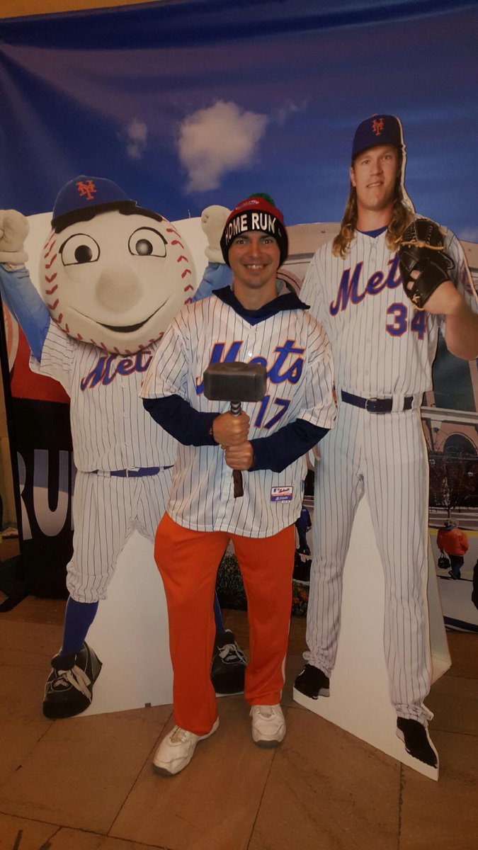 AnthonyFuria's tweet photo. Got my posse ready for #OpeningDay! Hey Braves you're in trouble today! Let's Go @Mets! @Noahsyndergaard @MrMet #LGM #Metitude https://t.co/F39rY96ycg