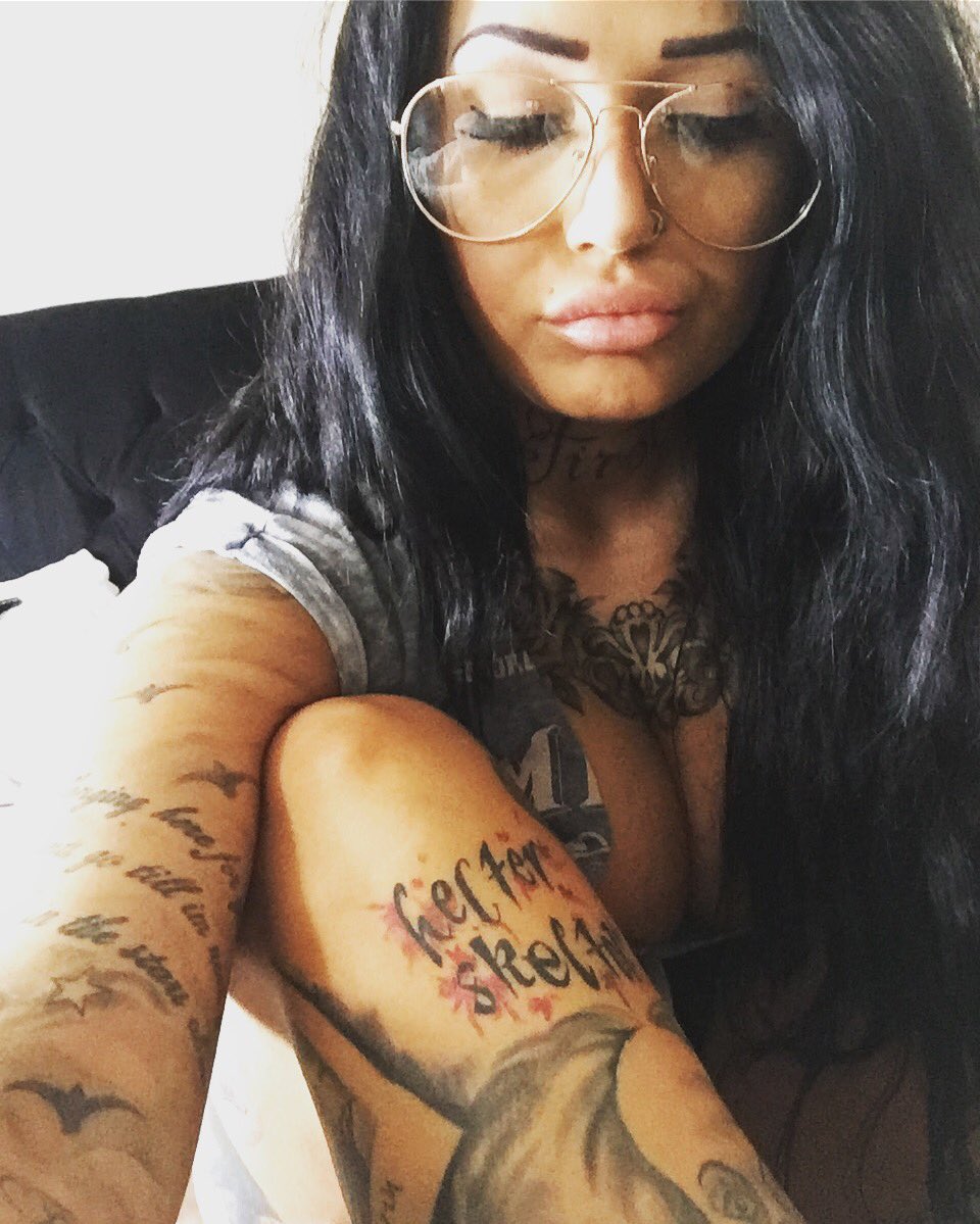 HolliemMaria's tweet photo. @Girlstattooed 😍👌😘 https://t.co/wKRSXIjD6S