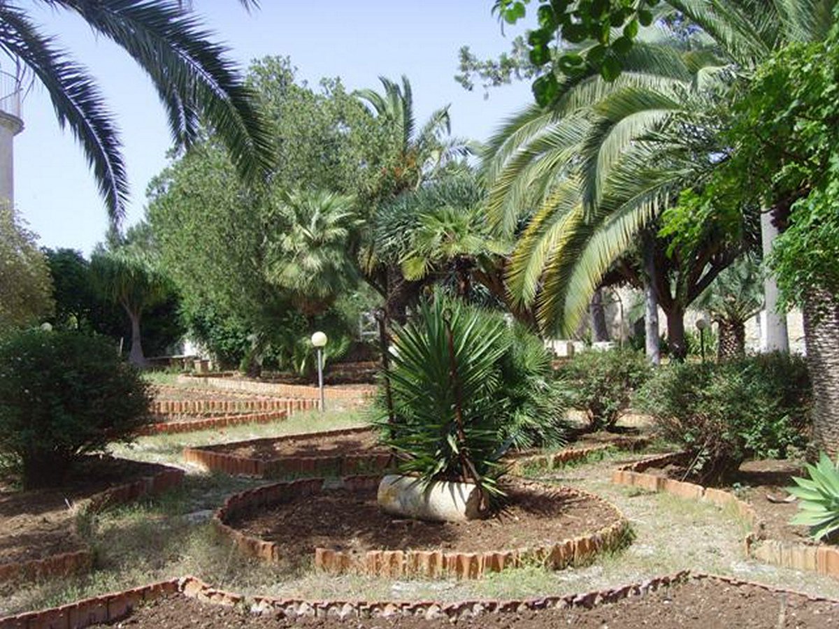 SicilyJohn's tweet photo. Villa D' Epoca located in the Southeast part of Sicily only 4 km from distance from the Mediterranean Sea, marina and baroque towns. https://t.co/rMA47xSIc9