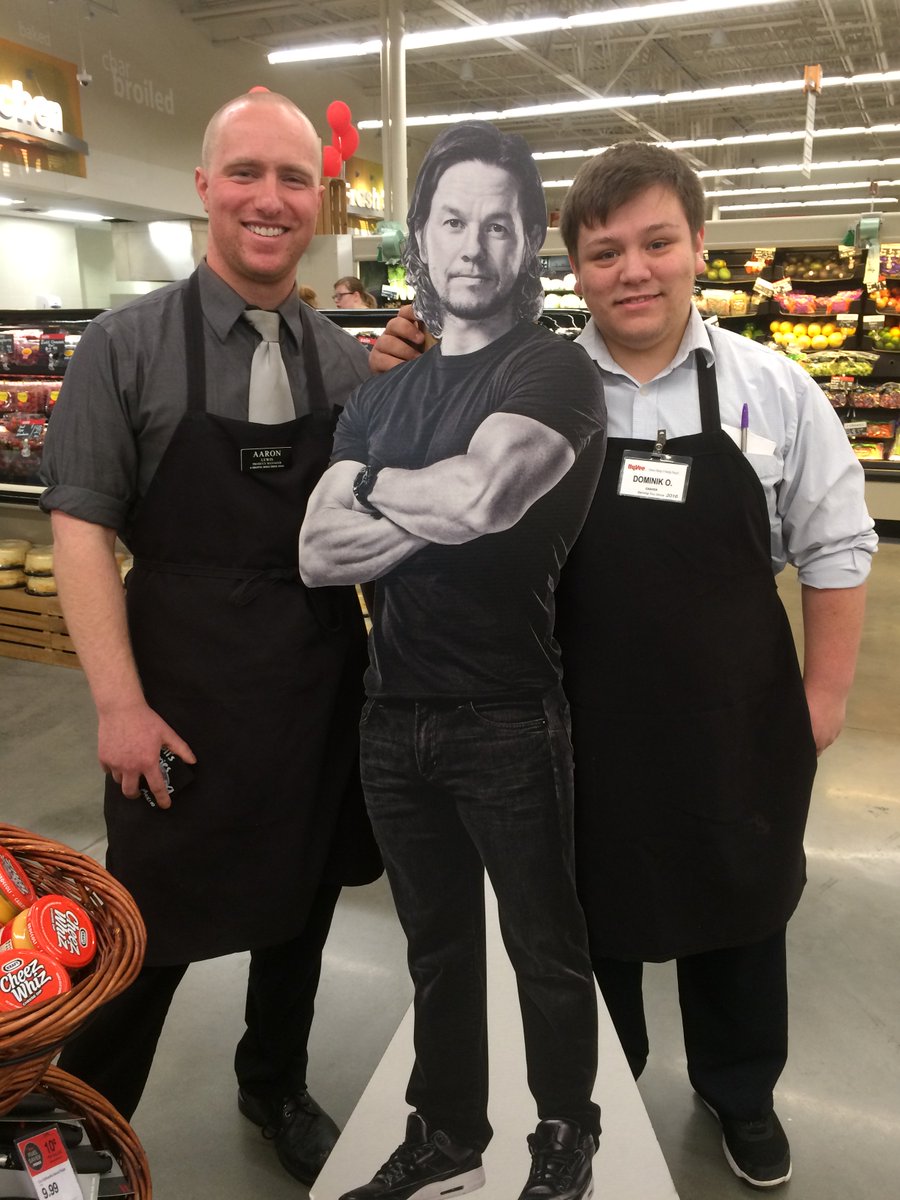 HyVee1260's tweet photo. Post a photo with flat Mark for a chance to win a $500 Hy-Vee gift card and a Performance Inspired starter pack. Use hashtag #HyVeeFlatMark https://t.co/jah1mo4wzA
