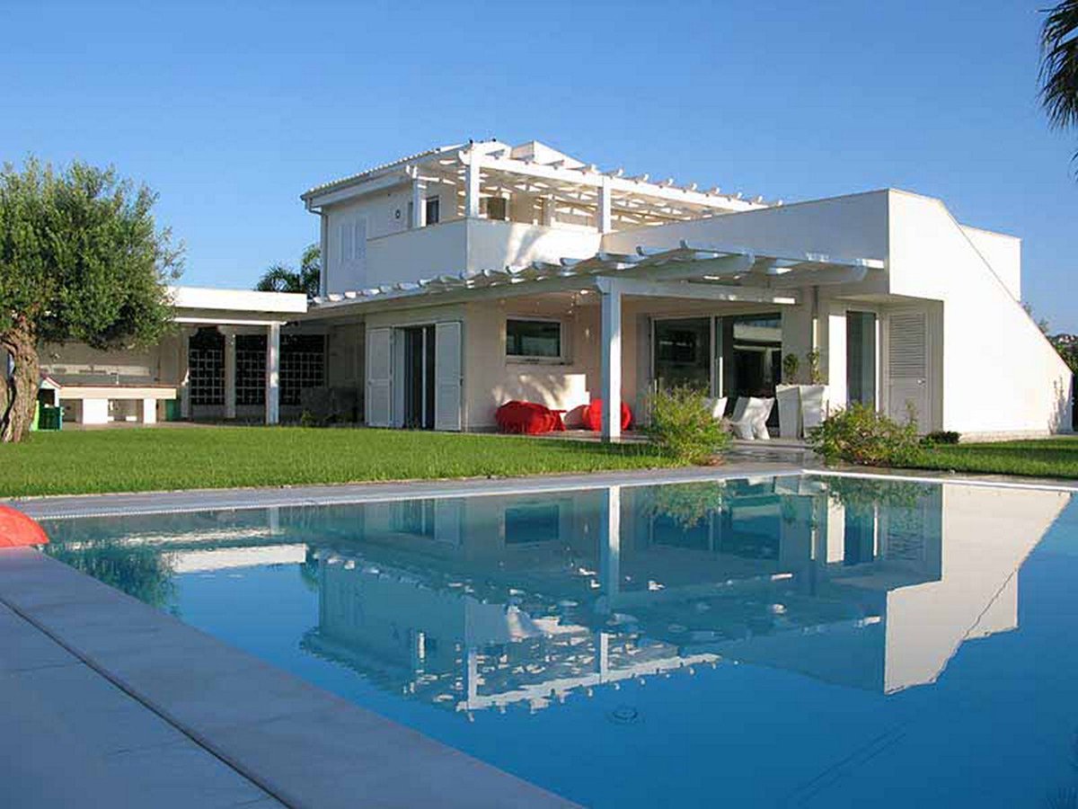 SicilyJohn's tweet photo. A beautiful seafront villa for holiday rental situated in the beach town of Marina di Ragusa close to shops, restuarants and new marina. https://t.co/7gTovkazN3