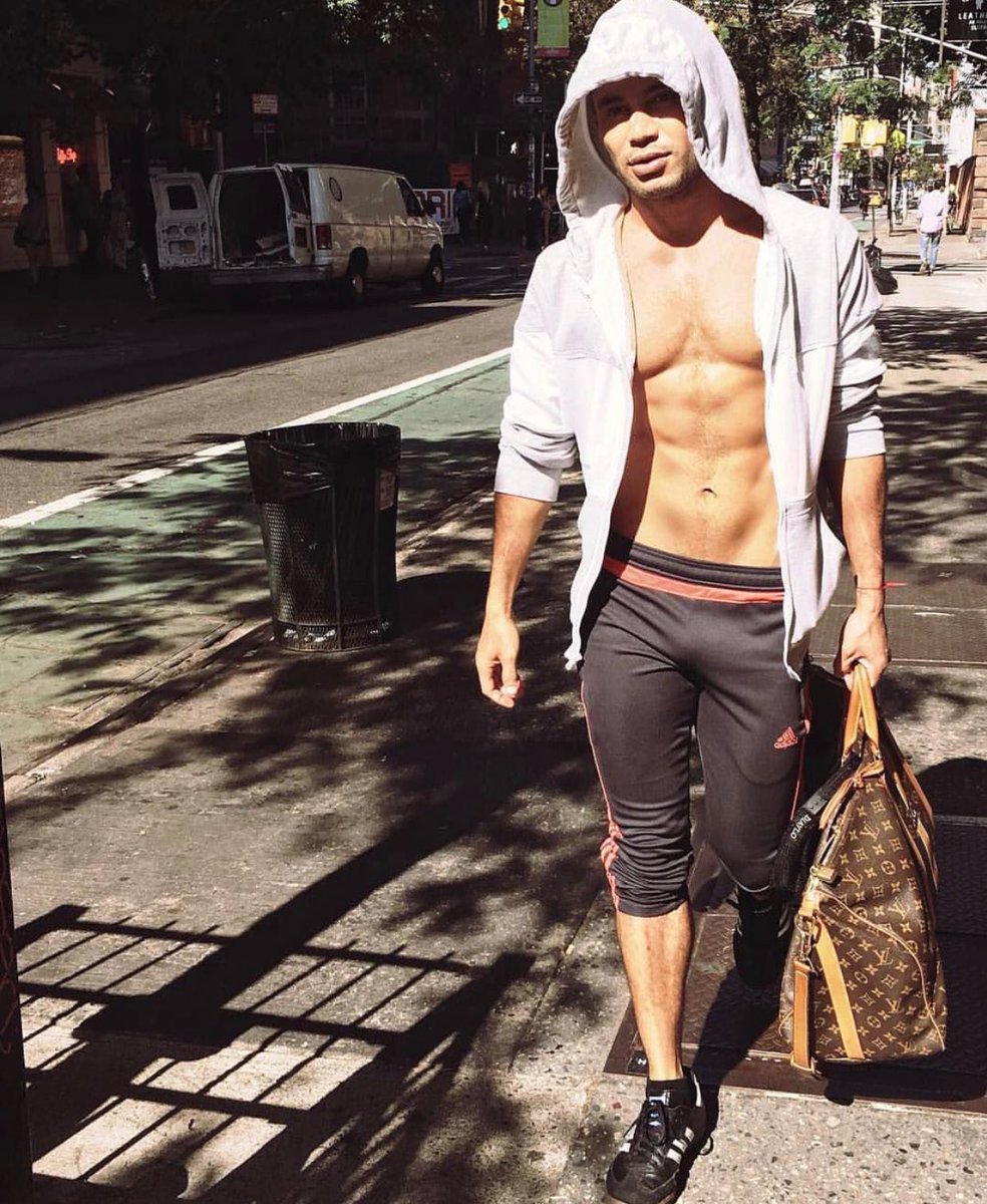 QineticLive's tweet photo. Walkin' into Monday like...💪 || @isaacboots https://t.co/eC1HoMRLa7