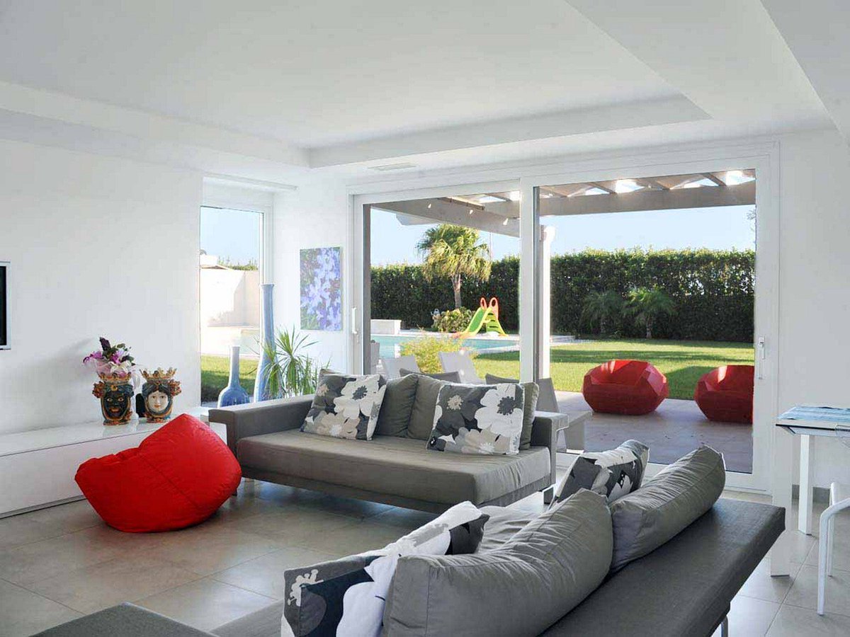 SicilyJohn's tweet photo. A beautiful seafront villa for holiday rental situated in the beach town of Marina di Ragusa close to shops, restuarants and new marina. https://t.co/7gTovkazN3