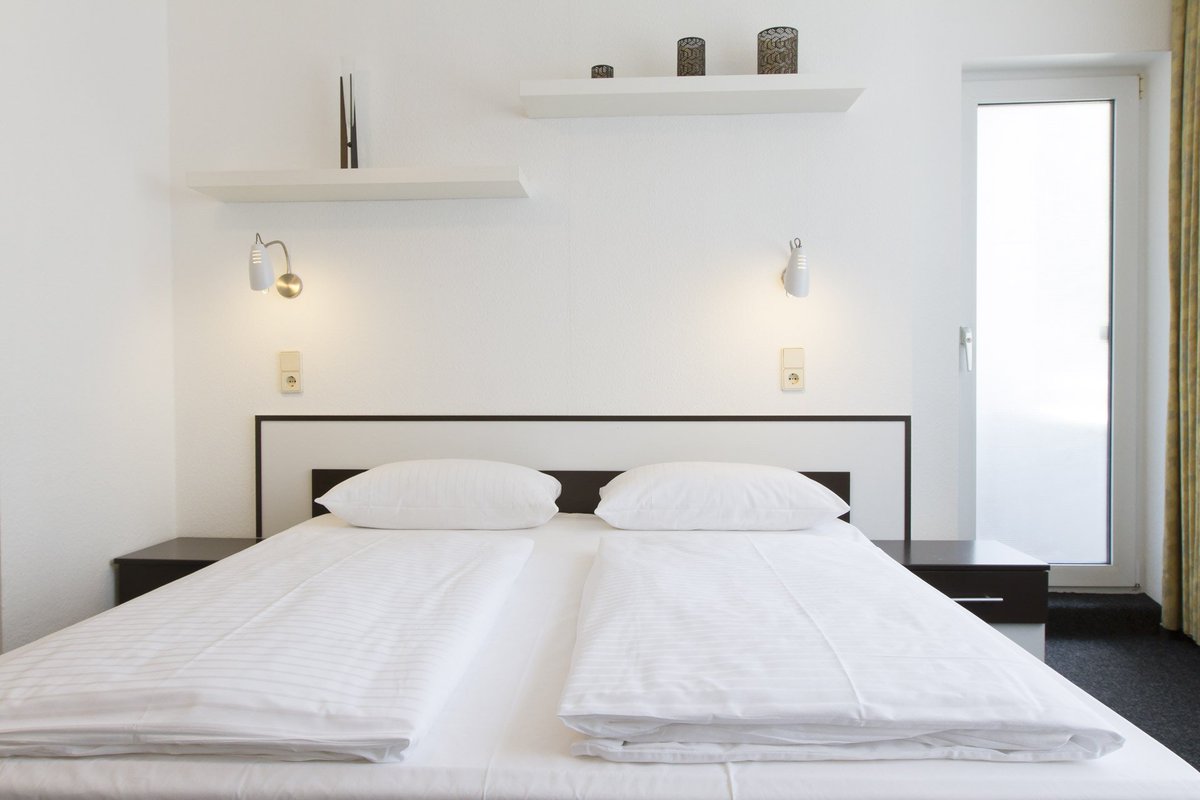 Nur im April - 5,00 EUR Rabatt auf alle Zimmer und Apartments bei Direktbuchung per Website. Promo code: Twitter05 #aparthotelvega #discount