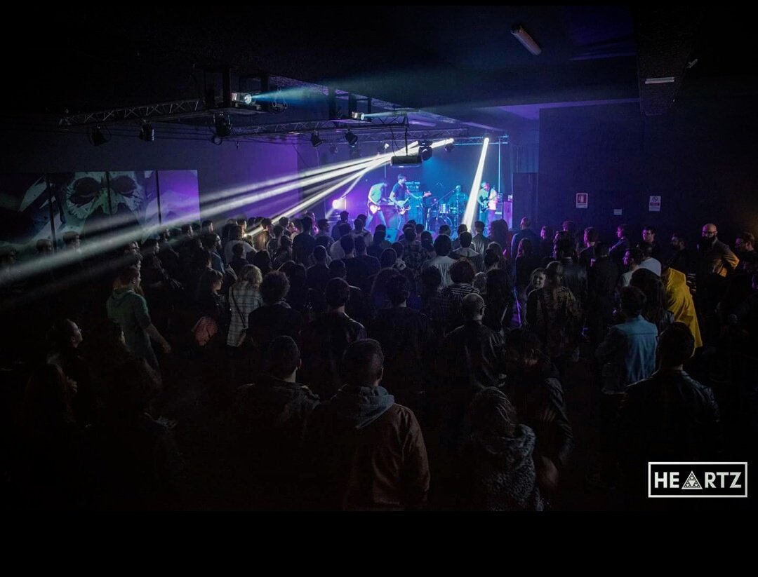 gazebopenguins's tweet photo. Date a venire / venire alle date:
14.04 Astro Club (PN)
15.04 Il Paniere (CR)
16.04 @bronsonprod (RA)
Foto di Anita Esposito #heartzclub https://t.co/yak1pbLDM7