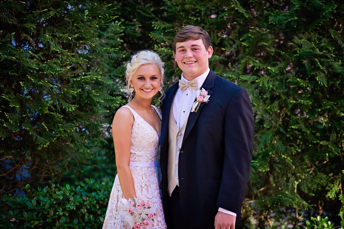 TrishBarras's tweet photo. ❤😍Amazing prom pics that Courtney took!!! Oh, my heart!!😍❤ https://t.co/fBnk0X4Elu