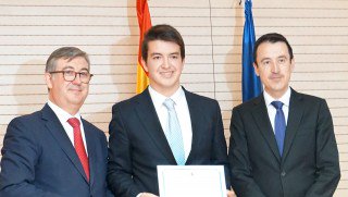 El alumno de la #UPO Martín del Trigo Manzanera recoge el quinto premio de la Olimpiada Española de Economía 👏👏👏