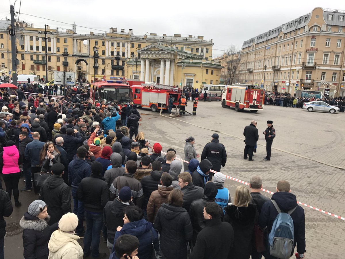 Бомба в питере сегодня. Сенная площадь и площадь Восстания. Питер сейчас. Сенная площадь Санкт-Петербург. Сейчас в Петербурге события.