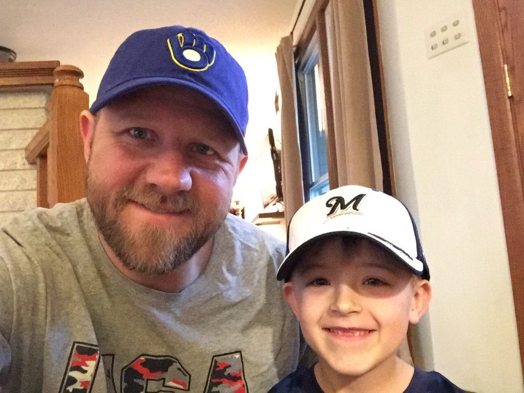 DaveK_CBS58's tweet photo. Happy Opening Day! #CapsOn #GoBrewers https://t.co/gu33LNcOky