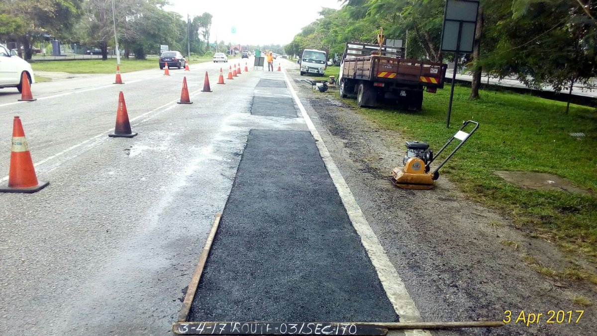 Kerja2 patching pothole di FT003 sec.170...
#teamroadcare
<a href="/Roadcare_Phg/">ROADCARE PAHANG</a> <a href="/JKRrompin/">JKR Rompin</a>