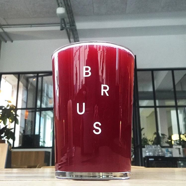 BRUS_Cph's tweet photo. BRUS Solbær Weisse poured to the rim to salute the sun! #solbærweisse #craftbeer #sunsalutation #brusbeer #brewpub #copenhagen https://t.co/qJaUiuzEed